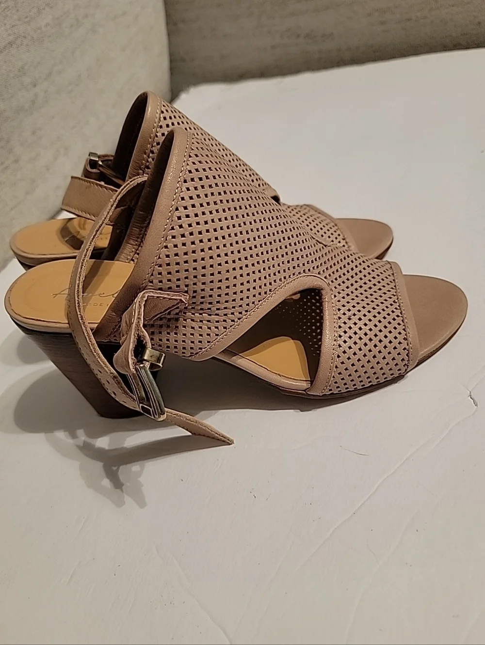 Avellini Women’s Italy Leather Open Toe 3 1/2 Block Heel Sandals Tan Sz7.5/8 EUC